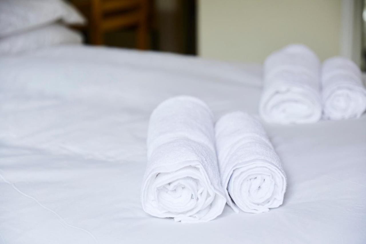 メイデンヘッド The Lord Grenfell Bed & Breakfast エクステリア 写真 Clean towels on a bed