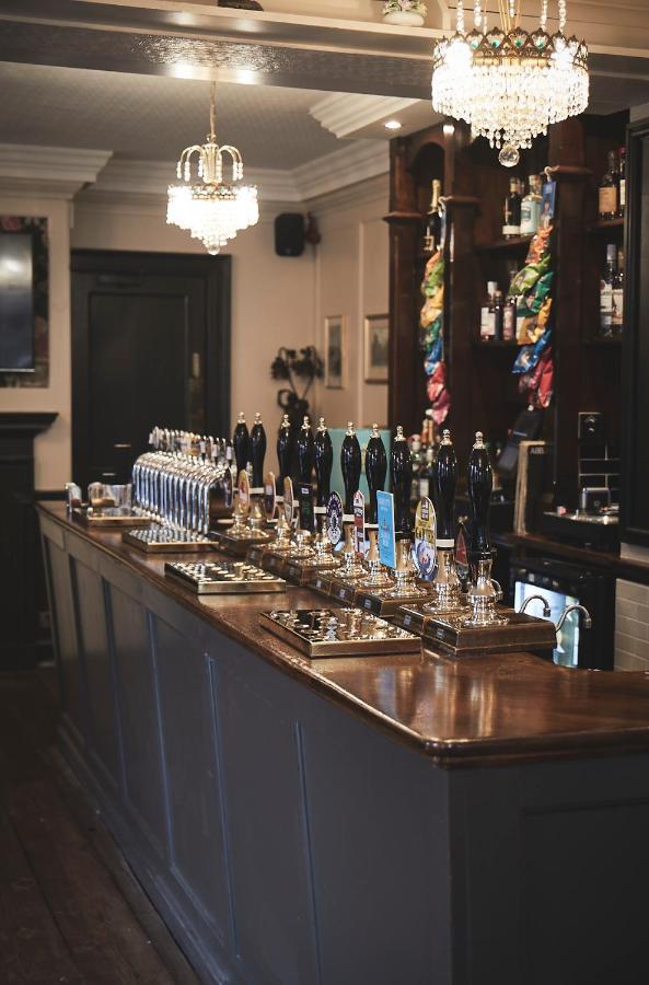 メイデンヘッド The Lord Grenfell Bed & Breakfast エクステリア 写真 The bar at the Old Red Lion